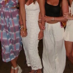 Stylish Women's Dresses and Outfits